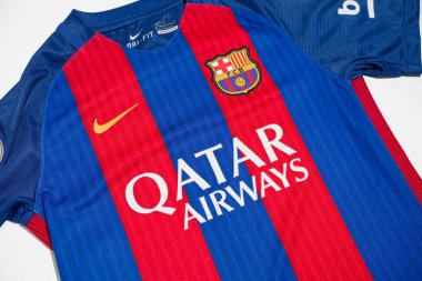 Kent, UK 01.01.2023 Kids Barcelona Futbol Kulübü Home 2016-2017 Avrupa Futbol Gömleği İspanya Futbol Kulübü. Antika futbol kulüpleri ana kara Avrupa.