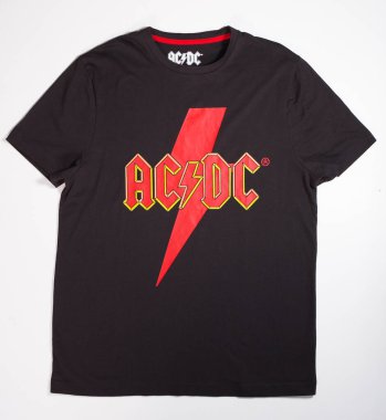 Kent, UK 01.01.2023 ACDC resmi logo rock grubu Tee Shirt Mens Large. Klasik yenilikçi rock and roll klasik grup tişörtü..