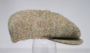 Kent, İngiltere 01.01.2023 Harris Tweed fırıncı çocuk İskoçya, Peaky Blinders moda, Ewm klasik versiyonu. Ünlü İskoç yapımı kıyafetler..