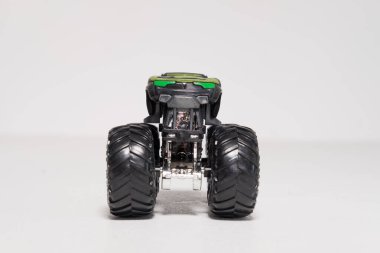 Kent, UK 01.01.2023 Hot Wheels Canavar Kamyonu Hulk zehri canavar reçeli oyuncak araba. Çocuklar için klasik ve modern oyuncak araba koleksiyonu. Araba ezme yarışı 4 x 4 kaslı araba