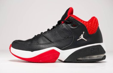 Kent.uk 01.01.2023 Nike Air Jordan Max Aura 3 basketbol basketbol basketbol topu spor ayakkabısı spor ayakkabıları, beyaz stüdyo arka planında izole edildi. Antika spor nadir hatıralar. 23 nike air jordan