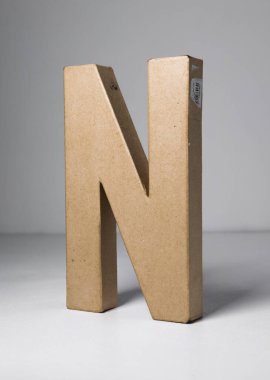 3 boyutlu N harfi, alfabe ve tip kart kesiti. üç boyutlu harf şekilleri ve kalıpları. 