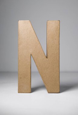 3 boyutlu N harfi, alfabe ve tip kart kesiti. üç boyutlu harf şekilleri ve kalıpları. 