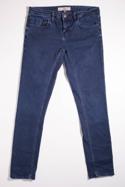 Kent, UK, 01.01.2023 En iyi oyuncakçı. Orijinal kot kaliteli kıyafetler. Ünlü ikonik Amerikan kotları sokak kıyafetleri Mens Blue Denim Slim Straight Jeans 