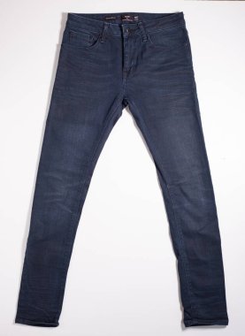 Kent, UK, 01.01.2023 En iyi oyuncakçı. Orijinal kot kaliteli kıyafetler. Ünlü ikonik Amerikan kotları sokak kıyafetleri Mens Blue Denim Slim Straight Jeans 