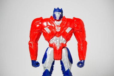 Kent, Uk 01.01.2023 A Transformers Age of Exspestion 12 inch Action Figure - Optimus Prime truck - kılık değiştirmiş robotlar. Robot süper kahraman oyuncakları.