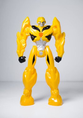 Kent, Uk 01.01.2023 A Transformers Age of Exspretion 12 inch Action Figure. Yabanarısı Mustang sarı robot kılığına girmiş robotlar. Robot süper kahraman oyuncakları.