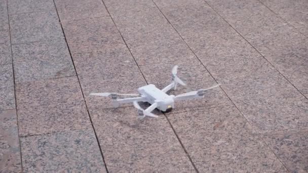 Drone Démarrage Uav Décollage Gros Plan Moteur Les Hélices Commencent — Video