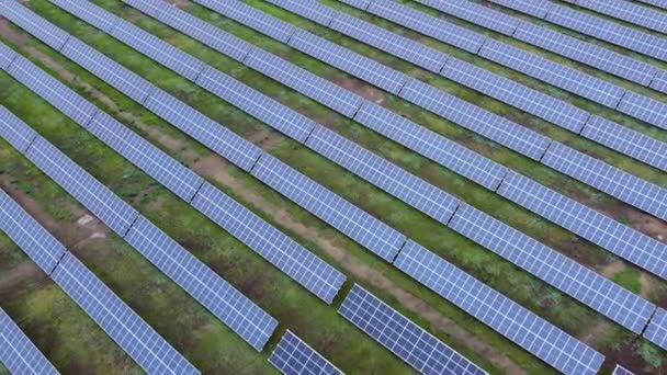 Αεροφωτογραφία Του Σταθμού Ηλιακής Ενέργειας Ανανεώσιμες Πηγές Ενέργειας Πράσινη Τεχνολογία — Αρχείο Βίντεο