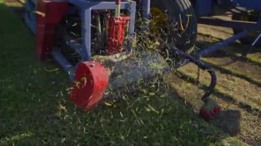 Gelişmiş çim biçme makineleri verimli çalışıyor, tarımda etkileyici verimlilik sergiliyorlar