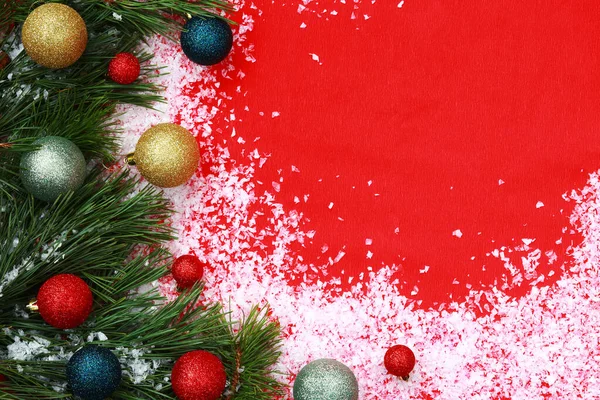 Nowy Rok Tło Gałązek Jodły Sztuczny Śnieg Kulki Świąteczne Czerwonym — Zdjęcie stockowe