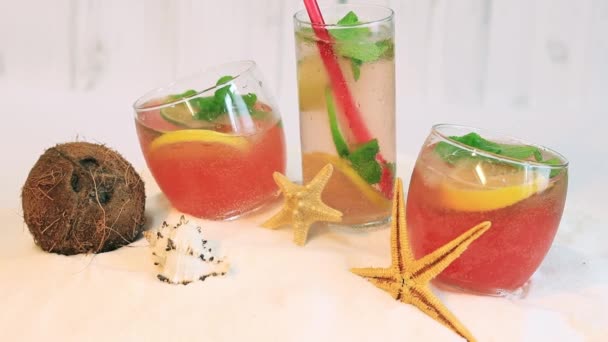 Summer Composition Cocktails Glasses Lemonade Alcohol Beach Cocktails White Sand — Video