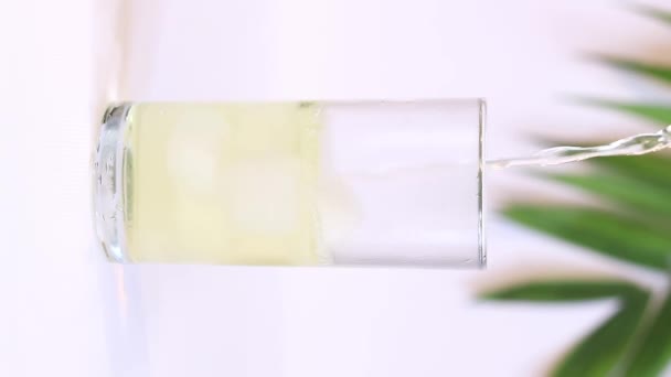 Lemonade Pour Refreshing Drink Tall Glass Ice Homemade Lemonade Light — Stok video
