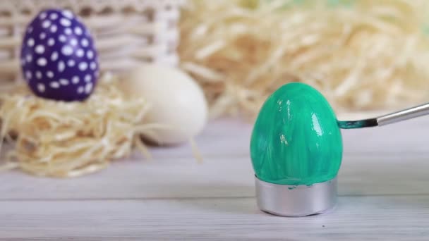 Easter Eggs Workshop Coloring Eggs One Tone Applying Turquoise Paint — Stockvideo
