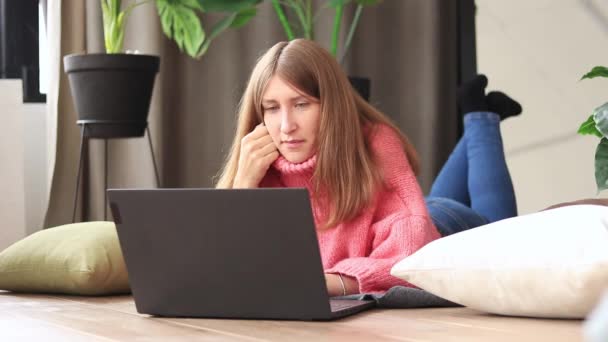 Chatting Internet Girl Laptop Woman Working Home Laptop Typing Keyboard — Stockvideo