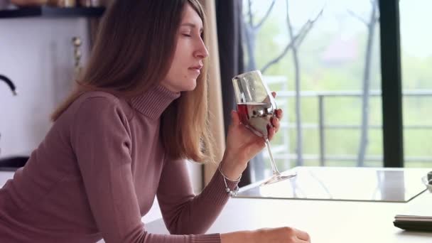 Girl Glass Wine Thoughtful Mood Romantic Mood Young Woman Kitchen — Video