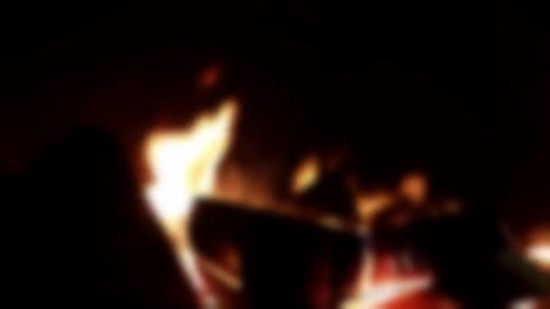 Gece Ateşinin Bulanık Videosu Kalorifer Ocağında Yangın Var Geceleri Şenlik — Stok video