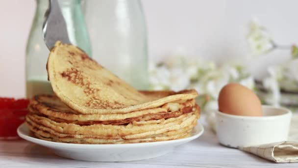Stack Hot Pancakes Put New Crepes Stack Ready Made Pancakes — Vídeos de Stock