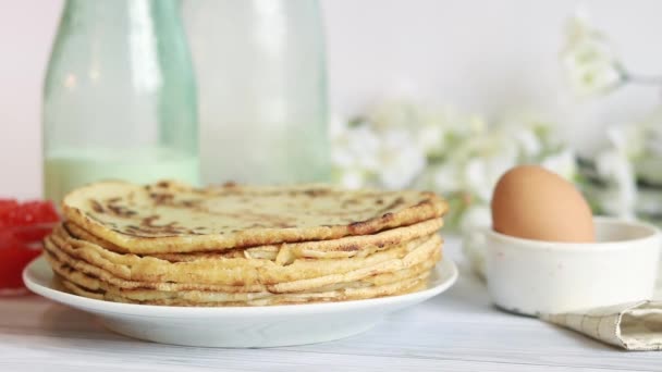 Stack Thin Pancakes Blurry Background Selective Focus Week Crepes Maslenitsa — Vídeos de Stock