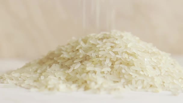 Vylijte Rýži Povrch Hromádku Rýže Dlouho Vařená Leštěná Stůl Dopadají — Stock video