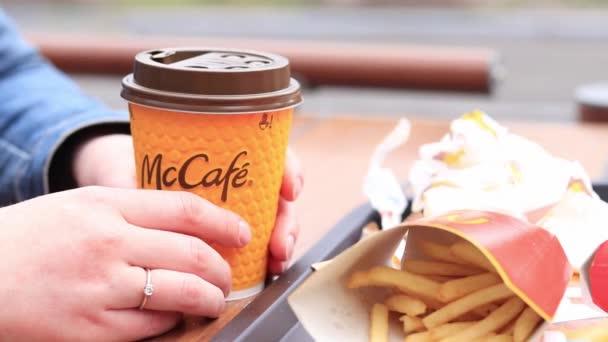 Kyiv Ukraine May 2023 Fast Food Mcdonald Close Woman Hands — Stock Video