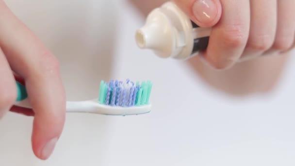 Σφίγγει Οδοντόκρεμα Οδοντόβουρτσα Από Κοντά Πλύνε Δόντια Σου Υγειονομική Περίθαλψη — Αρχείο Βίντεο