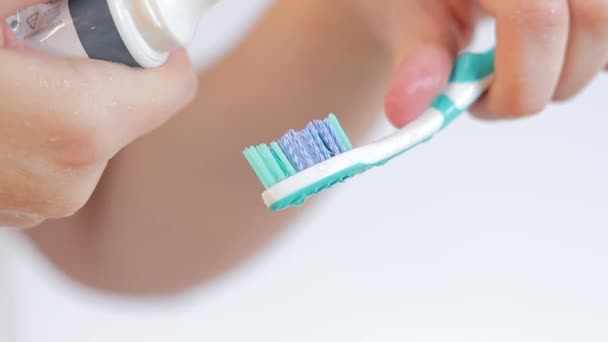 Σφίγγει Οδοντόκρεμα Οδοντόβουρτσα Από Κοντά Πλύνε Δόντια Σου Υγειονομική Περίθαλψη — Αρχείο Βίντεο
