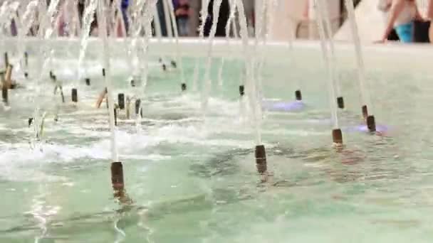 Fontanna Centrum Handlowym Strumienie Wody Zamykają Się — Wideo stockowe