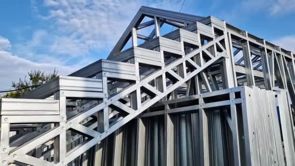 Dünnwandige Strukturen Aus Leichtem Stahl Rahmen Für Lagerhallen Garagen Oder — Stockvideo