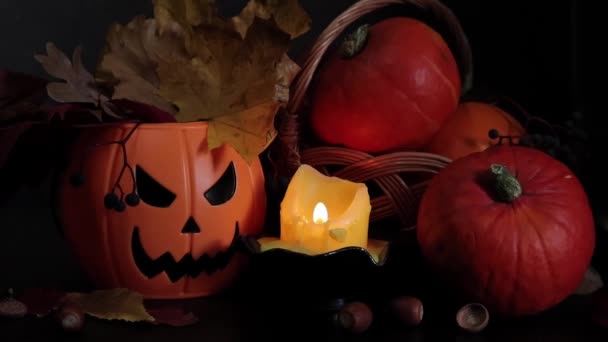 Feliz Halloween Cubo Calabaza Plástico Con Una Sonrisa Malvada Concepto — Vídeo de stock