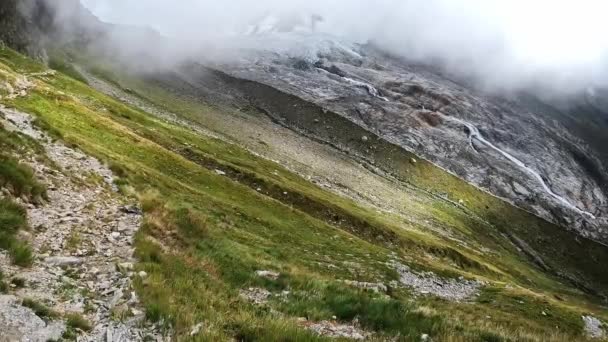 Lodowiec Tours Wodospad Trawa Góry Alpy Francuskie Europa Piękny Krajobraz — Wideo stockowe