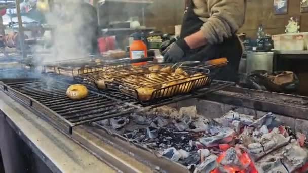Κίεβο Ουκρανία 2023 Μαγείρεμα Μανιταριών Σχάρα Πάνω Από Κάρβουνο Γήπεδο — Αρχείο Βίντεο