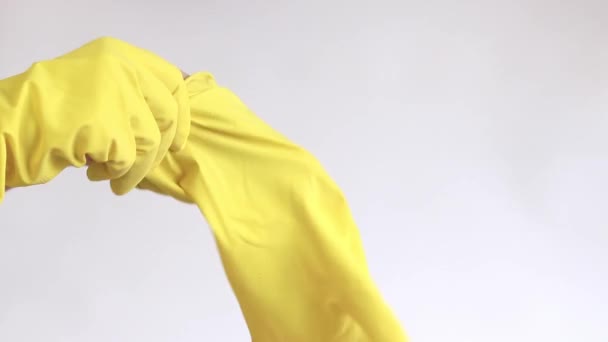 Eldivenleri Sarı Odayı Temizlemek Bulaşıkları Yıkamak Için Lateks Eldivenler Beden — Stok video
