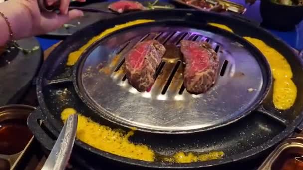 Cooking Beef Korean Restaurant Close Korean Barbecue Roasting Meat Table — Stock Video