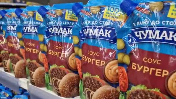 Kyjev Ukrajina Února 2024 Omáčky Chumak Baleních Polici Supermarketu Slavná — Stock video