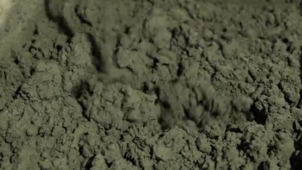 Цементная Штукатурка Раствор Размешивание Цементного Раствора Молотком Строительство Даче Строитель — стоковое видео