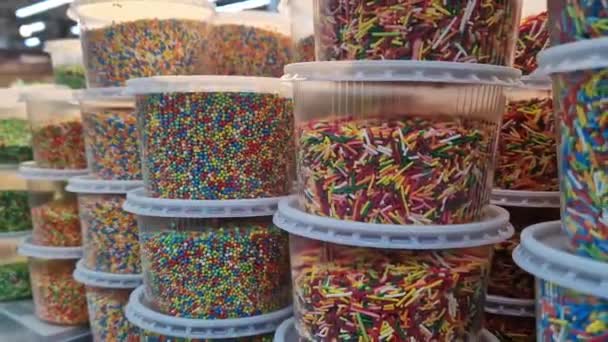 Spruzzi Colorati Torta Pasqua Spruzzi Zucchero Decorazione Dolci Prodotti Forno — Video Stock