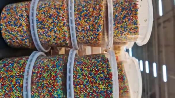 Paskalya Pastası Için Renkli Şekerleme Şeker Parçacıkları Pasta Fırın Ürünleri — Stok video