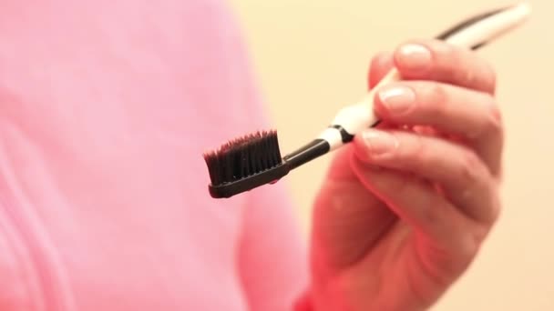 Σφίγγει Οδοντόκρεμα Οδοντόβουρτσα Από Κοντά Βουρτσίζεις Δόντια Σου Υγεία Στοματική — Αρχείο Βίντεο