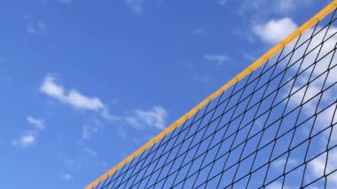 Plaj voleybol ağı yakın çekim. Plajda gökyüzüne karşı bir voleybol ağı parçası. Spor, plaj voleybolu. Aktif eğlence konsepti. Geçmişi. Sarı ağın ayrıntıları. Spor sahası