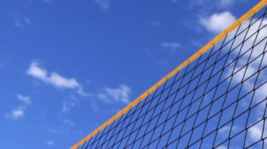 Plaj voleybol ağı yakın çekim. Plajda gökyüzüne karşı bir voleybol ağı parçası. Spor, plaj voleybolu. Aktif eğlence konsepti. Geçmişi. Sarı ağın ayrıntıları. Spor sahası