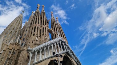 Barselona, İspanya. 19 Eylül 2024. Sagrada Familia Katedrali, dünyanın en büyük tamamlanmamış Katolik kilisesi. Katedralin mimarı Antonio Gaudi 'dir. Katedral dışa dönük, detaylar