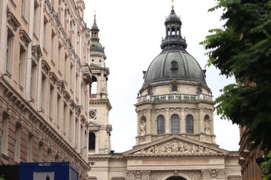 Budapeşte, Macaristan - 15 Eylül 2024: Aziz Stephen Bazilikası, Roma Katolik Bazilikası. Katolik katedralinin dışı, neo-klasik tarzda. Budapeşte 'deki en büyük kilise.