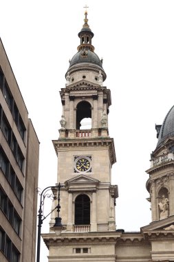 Budapeşte, Macaristan - 15 Eylül 2024: Aziz Stephen Bazilikası, Roma Katolik Bazilikası. Katolik katedralinin dışı, neo-klasik tarzda. Budapeşte 'deki en büyük kilise.