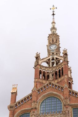 Barselona, İspanya - 19 Eylül 2024: Kutsal Haç ve Aziz Paul Hastanesi. Barcelona 'nın mimari simgesi. Hastane kompleksi