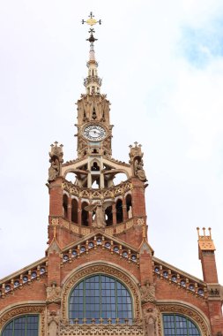 Barselona, İspanya - 19 Eylül 2024: Kutsal Haç ve Aziz Paul Hastanesi. Barcelona 'nın mimari simgesi. Hastane kompleksi