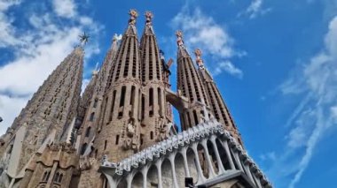 Barselona, İspanya - 19 Eylül 2024. Sagrada Familia Katedrali, dünyanın en büyük tamamlanmamış Katolik kilisesi. Katedralin mimarı Antonio Gaudi 'dir. Katedral dışa dönük, detaylar