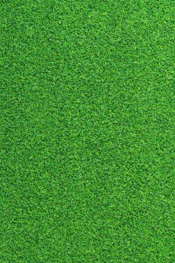 Yapay ot, kaplama. Yapay yeşil çimen paspası, üst manzara. Doku. Geçmişi. Suni çim, yapay liflerden yapılmış yüzey. Düz yeşil çimen dokusu. Kısa çimen