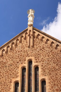 Barselona, İspanya 19 Eylül 2024 San Jose de la Montana Kraliyet Mabedi. Mimar: Francesc Berenguer I Master. Tapınak, İsa 'nın üvey babası Aziz Yusuf' a adanmıştır.