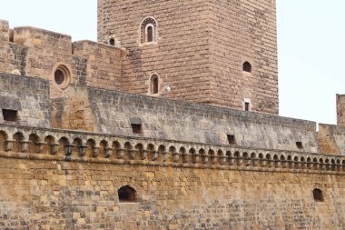 Bari, İtalya - 20 Nisan 2025: Bari Kalesi güney İtalya 'da bulunan bir ortaçağ kalesidir. Castello di Bari. Swabian kalesi. Apulia 'nın ortaçağ mimarisi